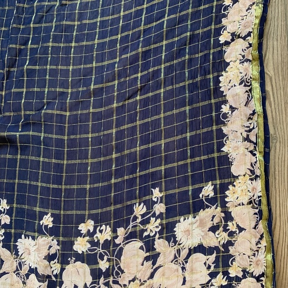 Elegant Blue and Cream Floral Scarf - Picture 5 of 7